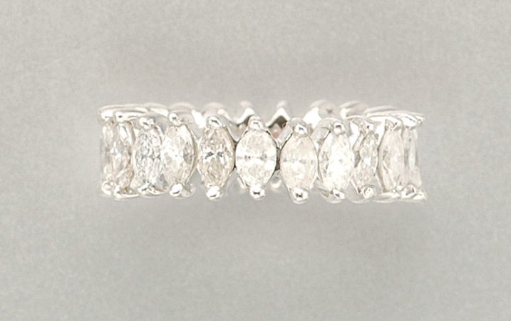 Lot image - Diamond Band Ring