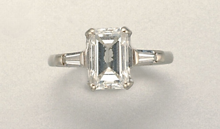 Lot image - Diamond Ring