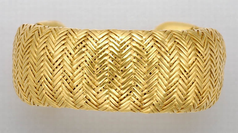 Lot image - Gold Cuff Bangle