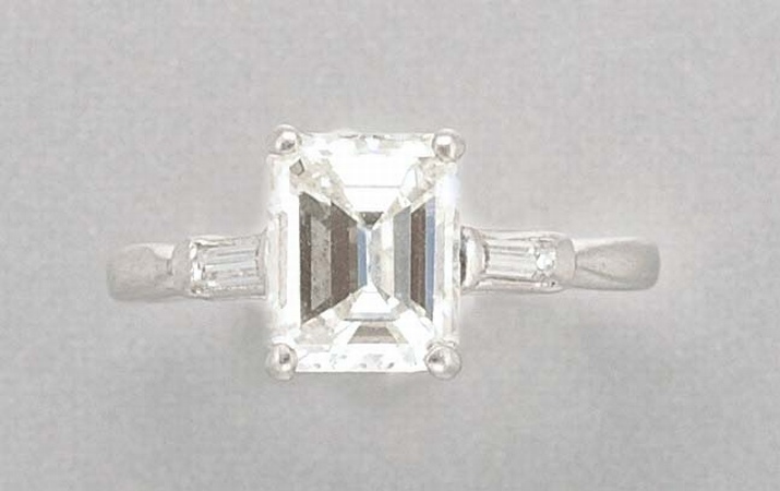Lot image - Diamond Ring