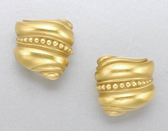 Lot image - Pair of Gold Earclips