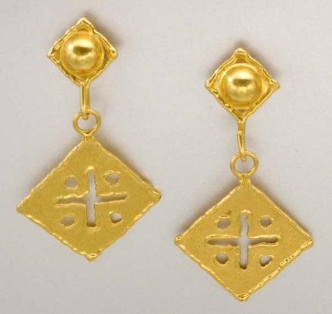 Lot image - Pair of Gold Pendant Earclips