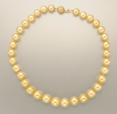 Lot image - Golden Cultured Pearl Necklace