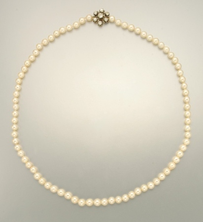 Lot image - Cultured Pearl Necklace with Antique Diamond Ornament