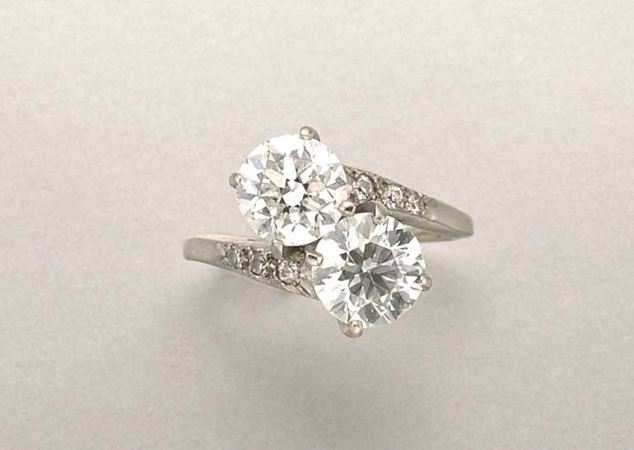 Lot image - Diamond Crossover Ring