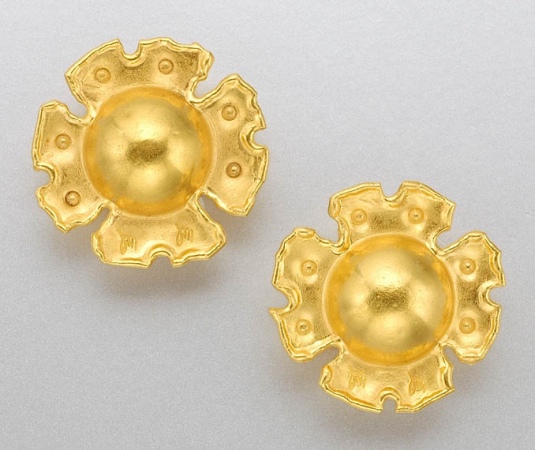 Lot image - Pair of Gold Flower Earclips
