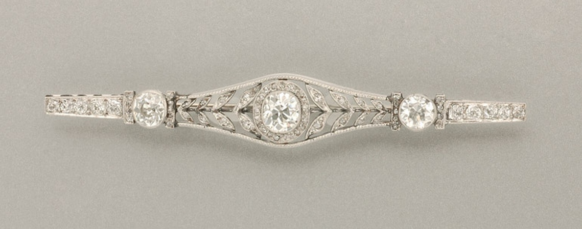 Lot image - Diamond Bar Pin