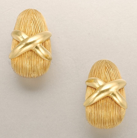 Lot image - Pair of Gold Earclips