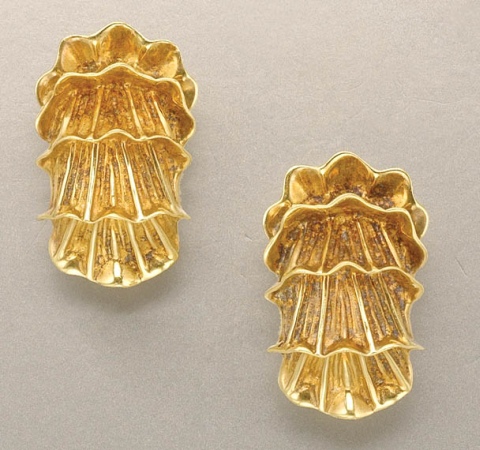 Lot image - Pair of Gold Earclips