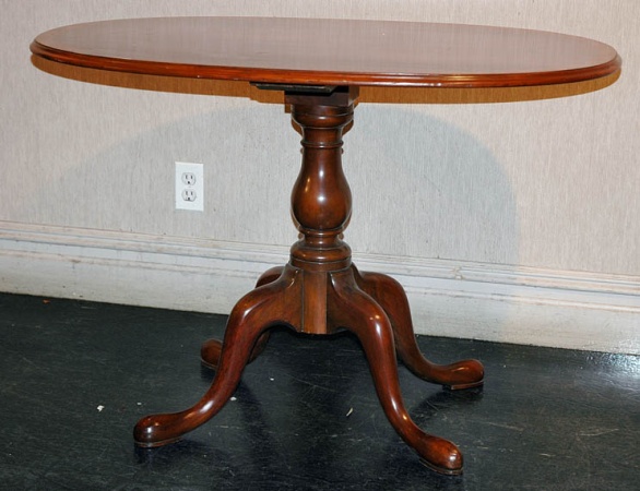 Lot image - Georgian Style Mahogany Oval Side Table