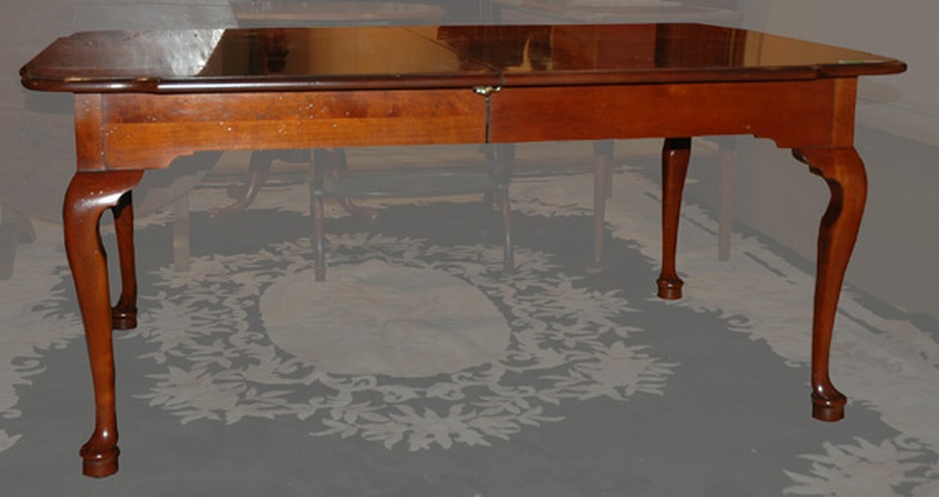 Lot image - Queen Anne Style Dining Table with Three Leaves