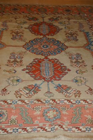 Lot image - Heriz Carpet