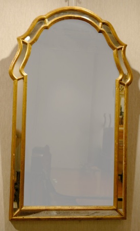 Lot image - Queen Anne Style Gilt-Wood Mirror