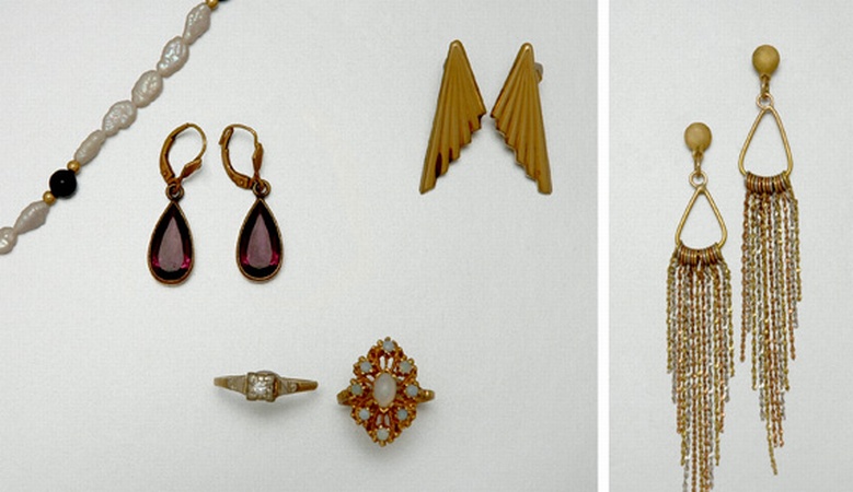 Lot image - Group of Assorted Gold and Metal Jewelry