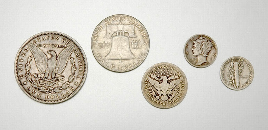 Lot image - Group of Assorted U.S. and Foreign Coins