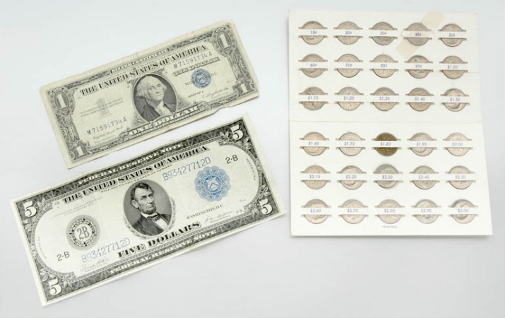 Lot image - Group of Assorted U.S. Paper Currency and Dimes