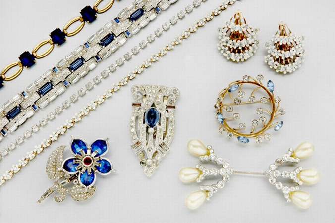 Lot image - Large Lot of Assorted Costume Jewelry