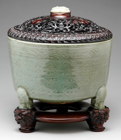 Lot image - Chinese Longquan Celadon Censer