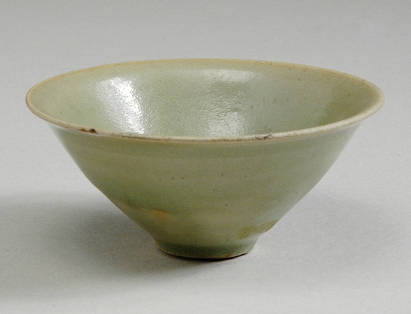 Lot image - Chinese Celadon Glazed Stoneware Bowl