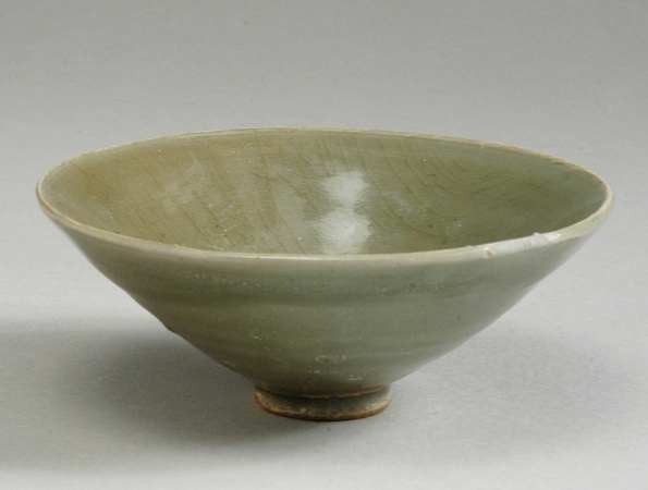 Lot image - Chinese Celadon Glazed Stoneware Bowl