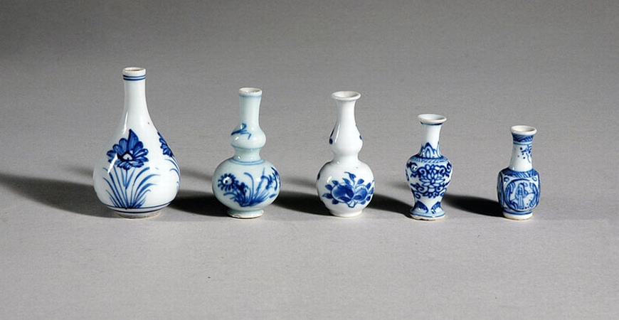 Lot image - Group of Five Chinese Blue and White Glazed Porcelain Miniature Vases