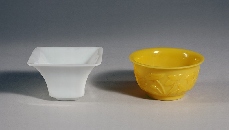 Lot image - Two Peking Glass Cups