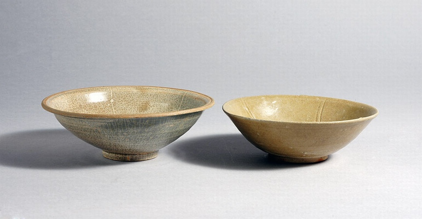 Lot image - Two Chinese Celadon Glazed Porcelain Bowls