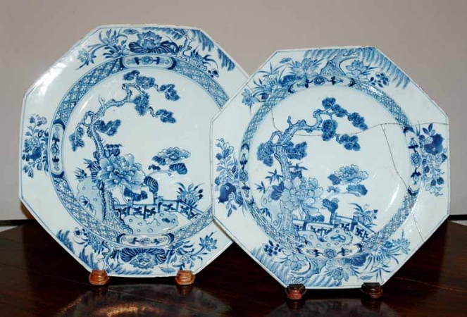 Lot image - Two Chinese Blue and White Glazed Dishes