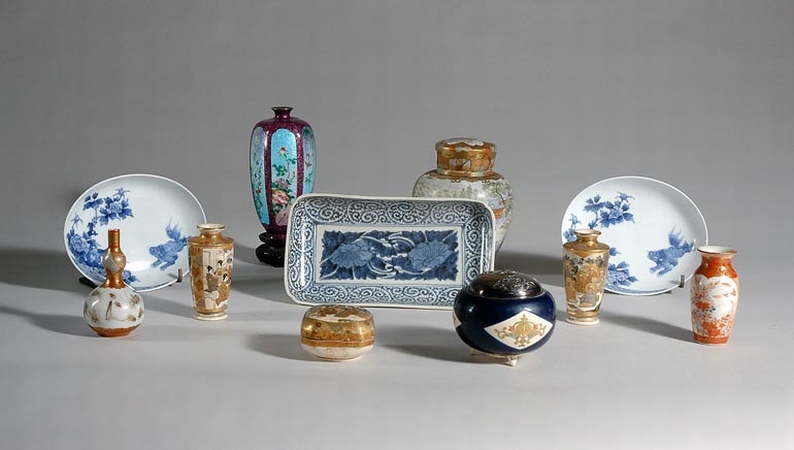 Lot image - Group of Japanese Articles