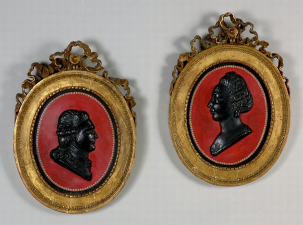 Lot image - Pair of Louis XVI Painted and Gilt-Wood Relief Portraits