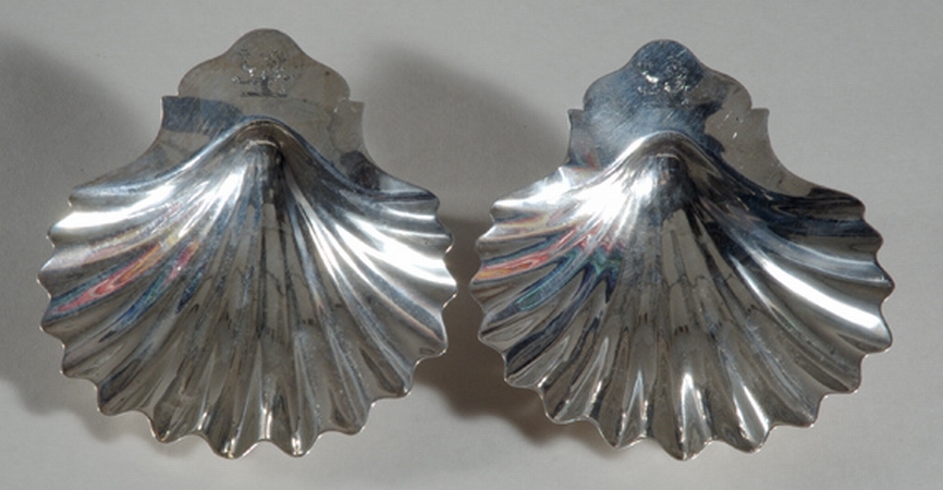 Lot image - Pair of George III Silver Shell-Form Dishes