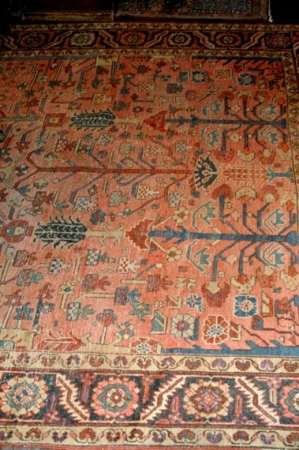 Lot image - Heriz Carpet