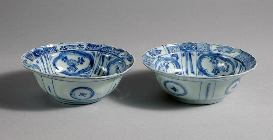 Lot image - Three Chinese Blue and White Kraak Porcelain Bowls