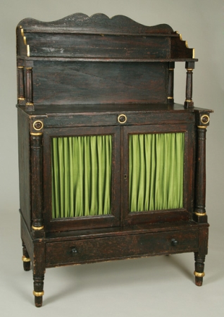 Lot image - Regency Painted and Parcel Gilt Cabinet