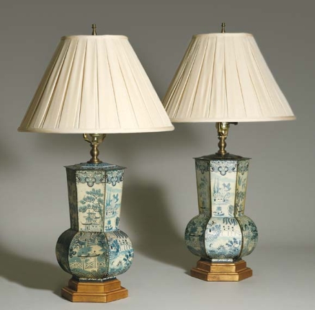 Lot image - Pair of Blue and White Chinoiserie Decorated Tole Lamps