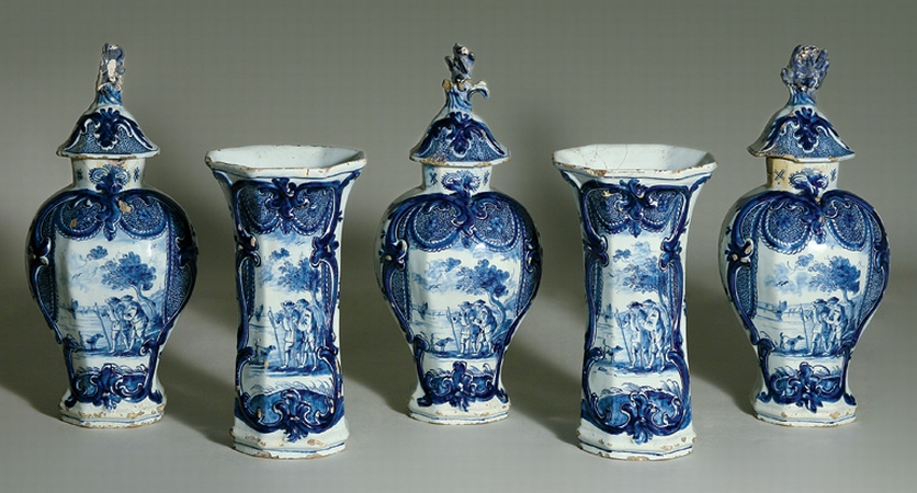 Lot image - Dutch Delft Garniture Set