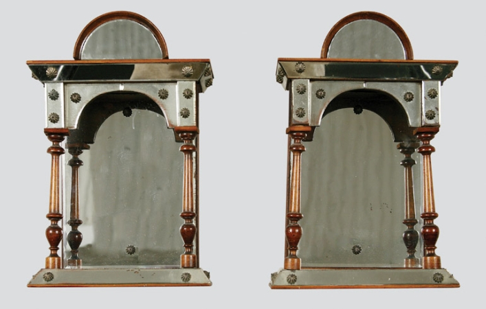 Lot image - Pair of Hanging Mirrored Niches