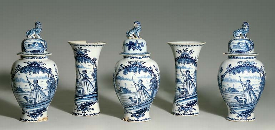 Lot image - Dutch Delft Garniture Set