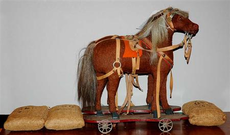 Lot image - Double Horse Pull Toy