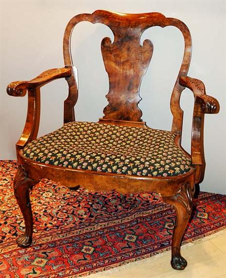 Lot image - George II Style Walnut Gentlemans Open Armchair