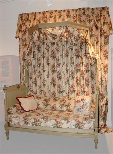 Lot image - Directoire Painted Daybed
