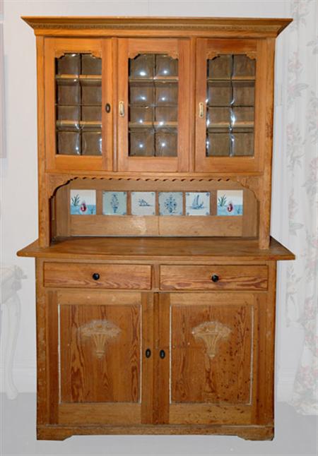Lot image - Country Style Stripped Pine Hutch