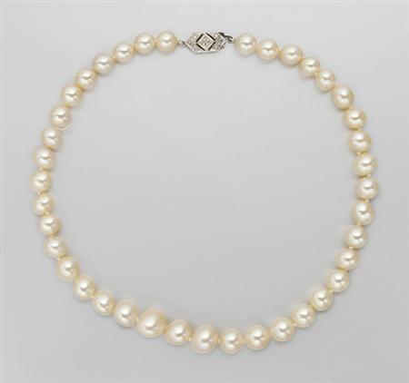 Lot image - Cultured Pearl Necklace