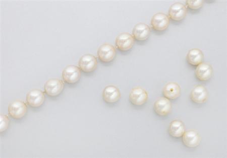 Lot image - Cultured Pearl Necklace and Lot of Loose Cultured Pearls