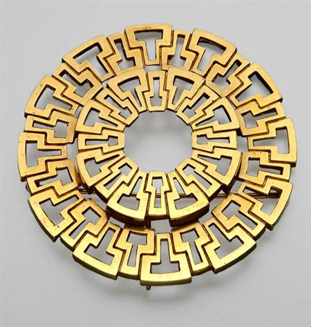 Lot image - Gold Pendant Brooch