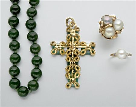 Lot image - Group of Jewelry