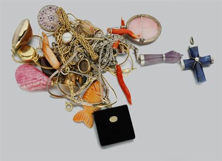 Lot image - Group of Jewelry