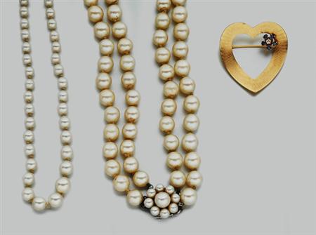 Lot image - Group of Jewelry