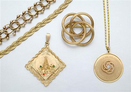 Lot image - Group of Jewelry