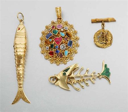 Lot image - Lot of Assorted Gold Items